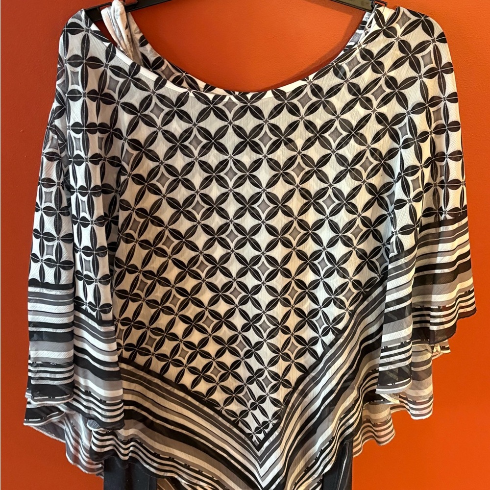 Elegant Black and White Patterned Women's Blouse